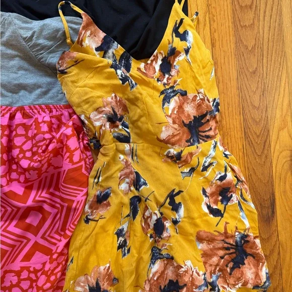 Bundle of 7 Stylish Dress/ Romper lot- all great/new condition size small - Picture 7 of 13